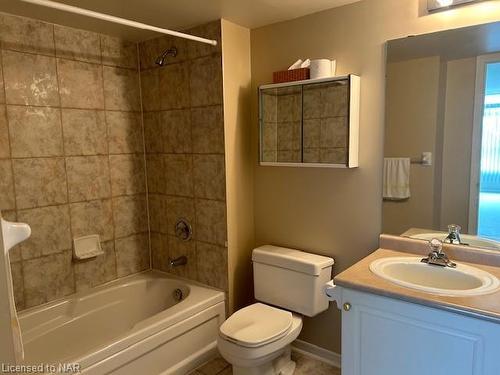 504-5100 Dorchester Road, Niagara Falls, ON - Indoor Photo Showing Bathroom