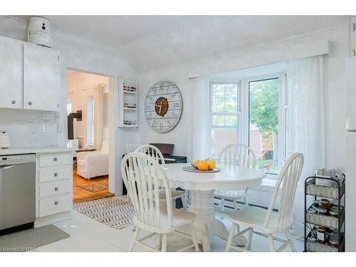 25 Margaret Street, Thorold, ON - Indoor Photo Showing Dining Room