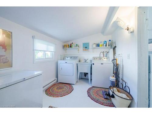 25 Margaret Street, Thorold, ON - Indoor Photo Showing Laundry Room