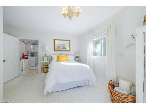 25 Margaret Street, Thorold, ON - Indoor Photo Showing Bedroom