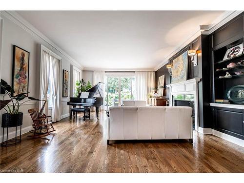 9 Shaldan Lane, Fonthill, ON - Indoor Photo Showing Living Room With Fireplace