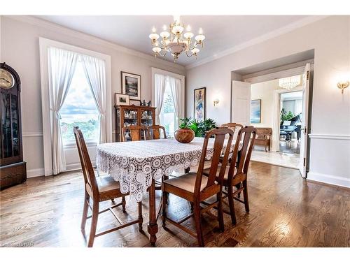 9 Shaldan Lane, Fonthill, ON - Indoor Photo Showing Dining Room