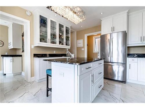 9 Shaldan Lane, Fonthill, ON - Indoor Photo Showing Kitchen