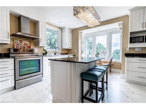 9 Shaldan Lane, Fonthill, ON - Indoor Photo Showing Kitchen With Upgraded Kitchen