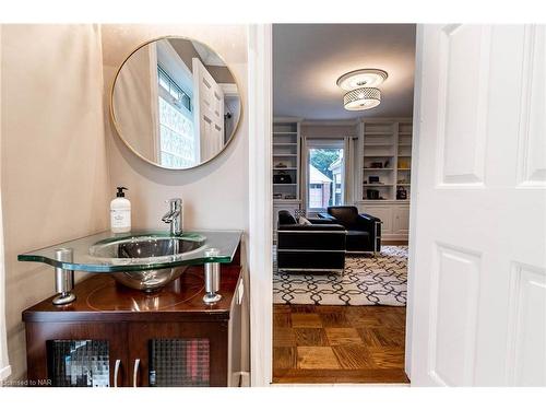 9 Shaldan Lane, Fonthill, ON - Indoor Photo Showing Bathroom