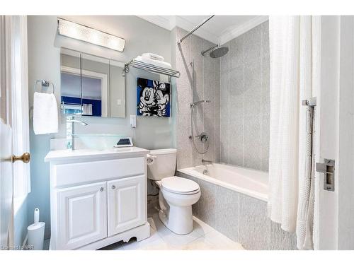 9 Shaldan Lane, Fonthill, ON - Indoor Photo Showing Bathroom