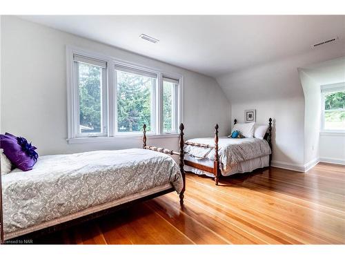 9 Shaldan Lane, Fonthill, ON - Indoor Photo Showing Bedroom