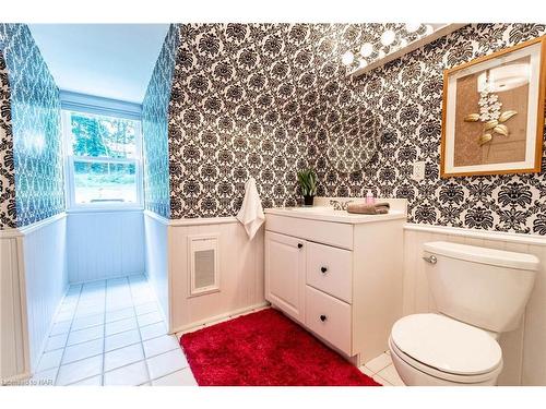 9 Shaldan Lane, Fonthill, ON - Indoor Photo Showing Bathroom