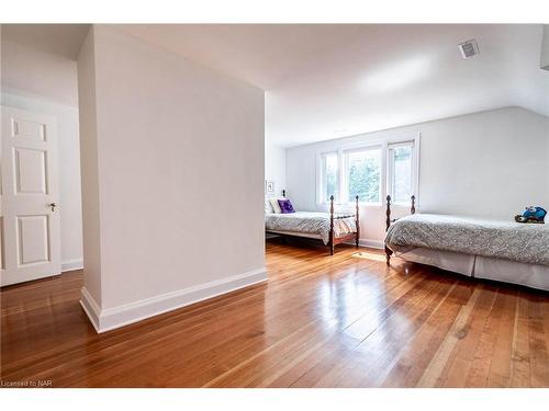 9 Shaldan Lane, Fonthill, ON - Indoor Photo Showing Bedroom