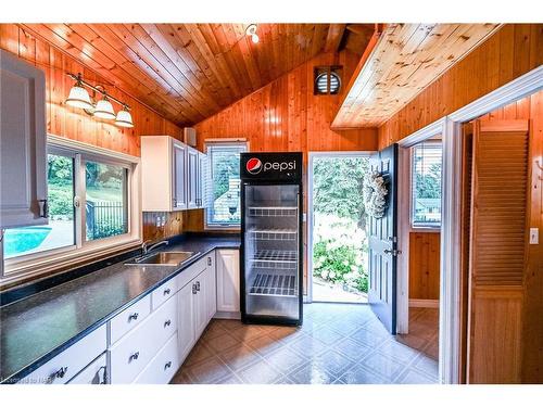 9 Shaldan Lane, Fonthill, ON - Indoor Photo Showing Kitchen