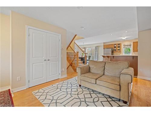 29 White Ash Road, Thorold, ON - Indoor Photo Showing Living Room