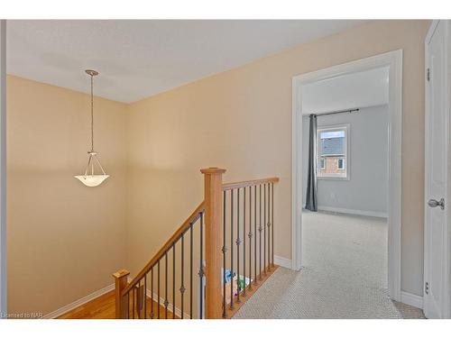 29 White Ash Road, Thorold, ON - Indoor Photo Showing Other Room