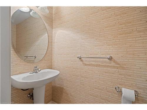 29 White Ash Road, Thorold, ON - Indoor Photo Showing Bathroom