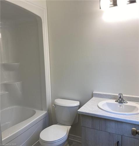 3-397 Garrison Road, Fort Erie Beach, ON - Indoor Photo Showing Bathroom