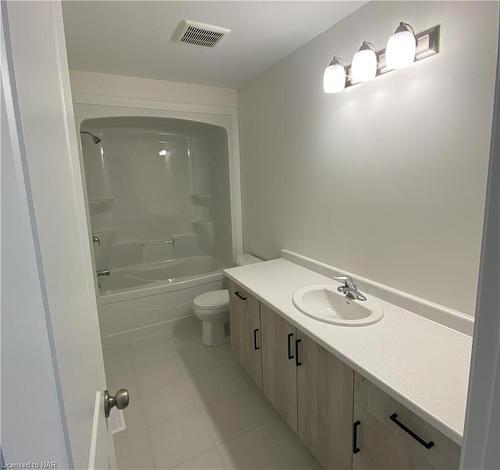 3-397 Garrison Road, Fort Erie Beach, ON - Indoor Photo Showing Bathroom