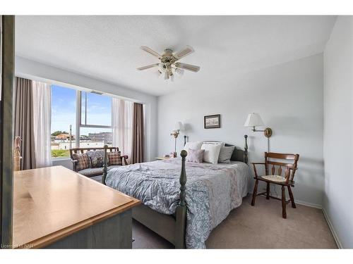 411-7 Gale Crescent, St. Catharines, ON - Indoor Photo Showing Bedroom