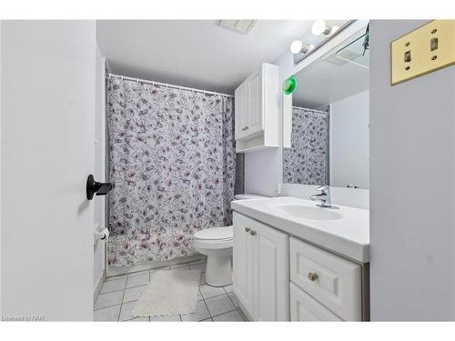 411-7 Gale Crescent, St. Catharines, ON - Indoor Photo Showing Bathroom