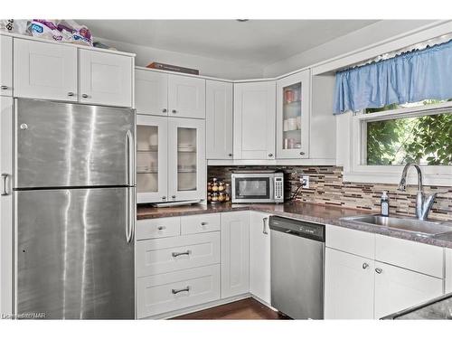 79 Powerview Avenue, St. Catharines, ON - Indoor Photo Showing Kitchen