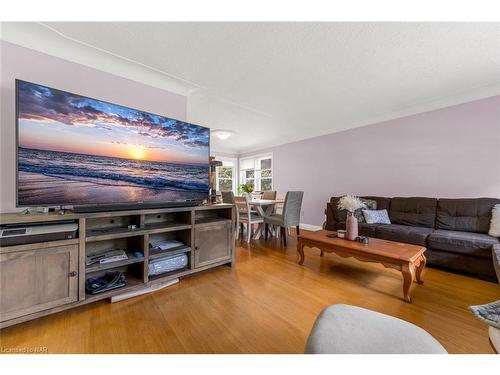 39 Home Street, Welland, ON - Indoor Photo Showing Living Room