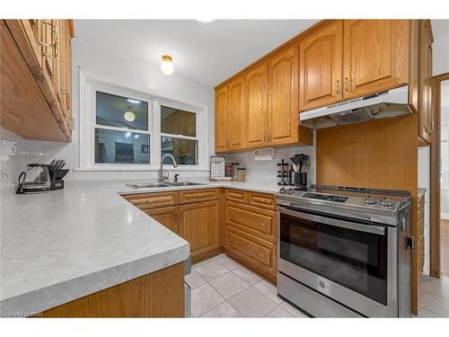 39 Home Street, Welland, ON - Indoor Photo Showing Kitchen With Double Sink