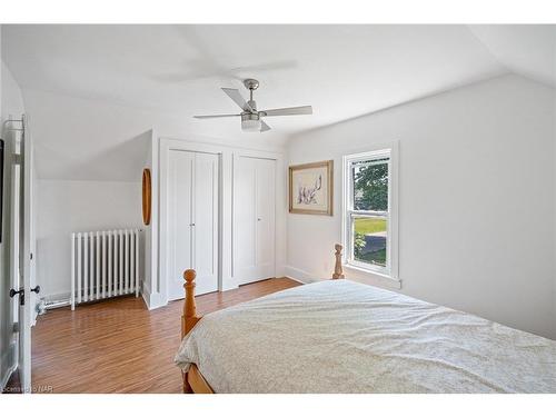 34 Park Street, Port Colborne, ON - Indoor Photo Showing Bedroom