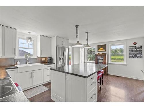 780 Niagara Stone Road, Niagara-On-The-Lake, ON - Indoor Photo Showing Kitchen