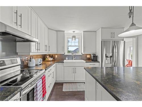 780 Niagara Stone Road, Niagara-On-The-Lake, ON - Indoor Photo Showing Kitchen With Upgraded Kitchen