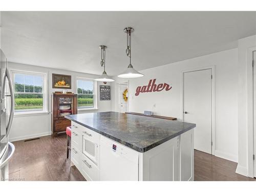 780 Niagara Stone Road, Niagara-On-The-Lake, ON - Indoor Photo Showing Kitchen