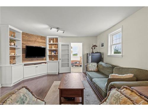 780 Niagara Stone Road, Niagara-On-The-Lake, ON - Indoor Photo Showing Living Room