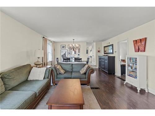 780 Niagara Stone Road, Niagara-On-The-Lake, ON - Indoor Photo Showing Living Room