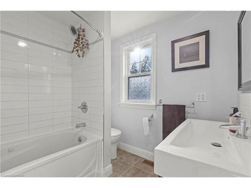 780 Niagara Stone Road, Niagara-On-The-Lake, ON - Indoor Photo Showing Bathroom