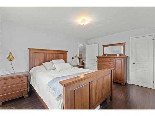 780 Niagara Stone Road, Niagara-On-The-Lake, ON - Indoor Photo Showing Bedroom