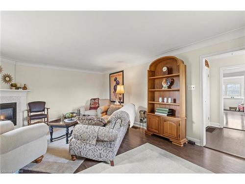 780 Niagara Stone Road, Niagara-On-The-Lake, ON - Indoor Photo Showing Living Room With Fireplace