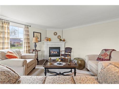 780 Niagara Stone Road, Niagara-On-The-Lake, ON - Indoor Photo Showing Living Room With Fireplace