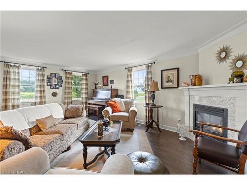 780 Niagara Stone Road, Niagara-On-The-Lake, ON - Indoor Photo Showing Living Room With Fireplace