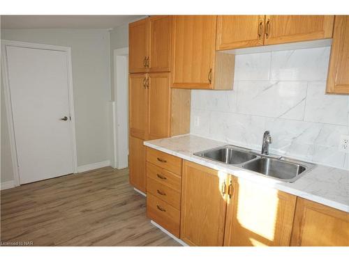 25 Lillian Street, Fort Erie, ON - Indoor Photo Showing Kitchen With Double Sink