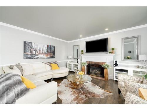 3593 Glen Elgin Drive, Jordan, ON - Indoor Photo Showing Living Room With Fireplace