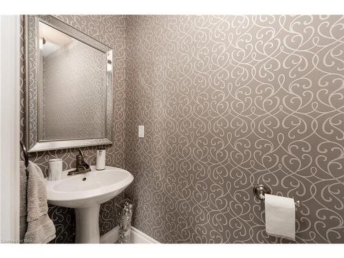 3593 Glen Elgin Drive, Jordan, ON - Indoor Photo Showing Bathroom