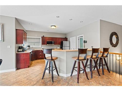 2663 Thompson Road, Niagara Falls, ON - Indoor Photo Showing Kitchen