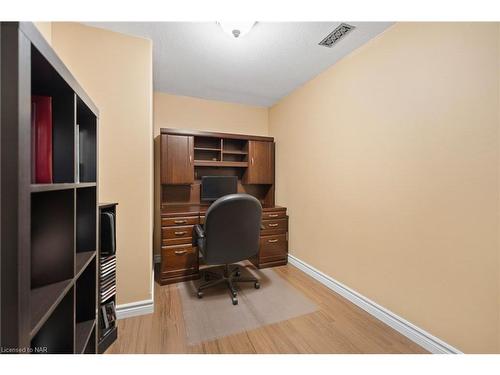 2663 Thompson Road, Niagara Falls, ON - Indoor Photo Showing Office