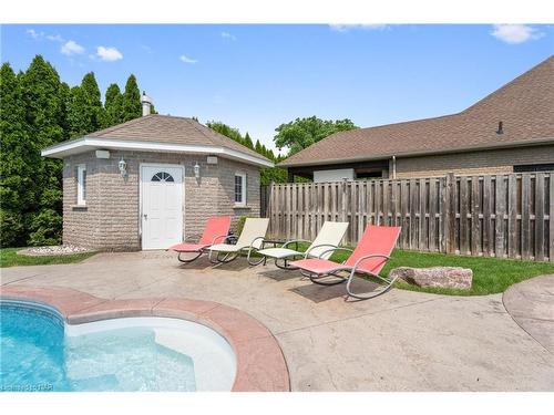 2663 Thompson Road, Niagara Falls, ON - Outdoor With In Ground Pool