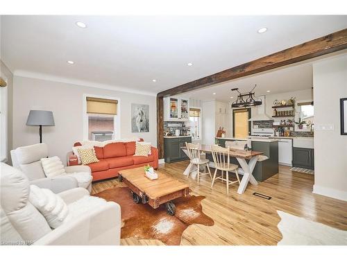 62 Balmoral Avenue, Welland, ON - Indoor Photo Showing Living Room