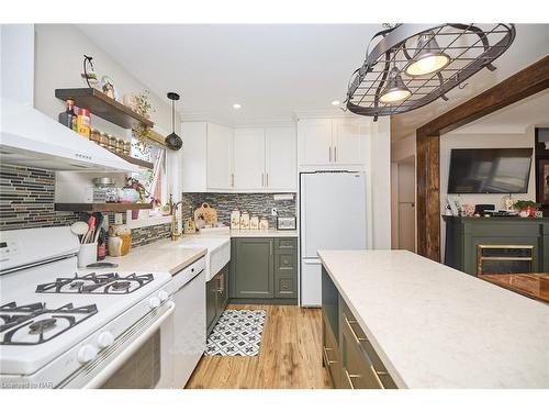 62 Balmoral Avenue, Welland, ON - Indoor Photo Showing Kitchen