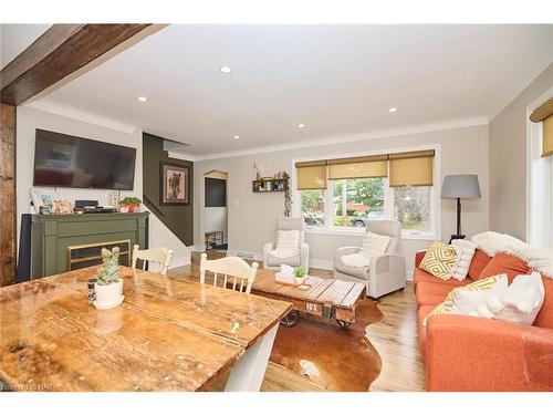 62 Balmoral Avenue, Welland, ON - Indoor Photo Showing Living Room