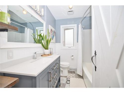 62 Balmoral Avenue, Welland, ON - Indoor Photo Showing Bathroom