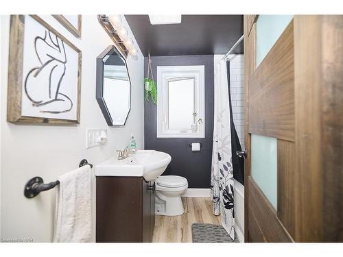 62 Balmoral Avenue, Welland, ON - Indoor Photo Showing Bathroom