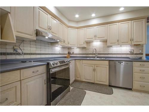 8 Janet Court, St. Catharines, ON - Indoor Photo Showing Kitchen With Double Sink