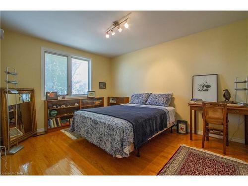 8 Janet Court, St. Catharines, ON - Indoor Photo Showing Bedroom