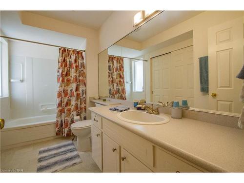 8 Janet Court, St. Catharines, ON - Indoor Photo Showing Bathroom