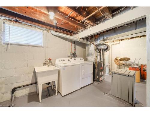 3967 Welland Street, Niagara Falls, ON - Indoor Photo Showing Laundry Room